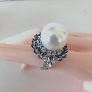 STERLING SILVER RING W/ 4.02 CTS GENUINE WH TOPAZ & 16MM SHELL PEARL